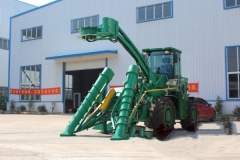 Sugar cane harvester SH15 with cutting mechanism